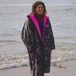 DRYROBE - Coat Long Sleeve Black Camo & Pink 13 DRYROBE - Coat Long Sleeve Black Camo & Pink -Baratza store DSC 0008 2024x2024 2f4191c0 3513 481a 86bc c68feb78d1d5 grande